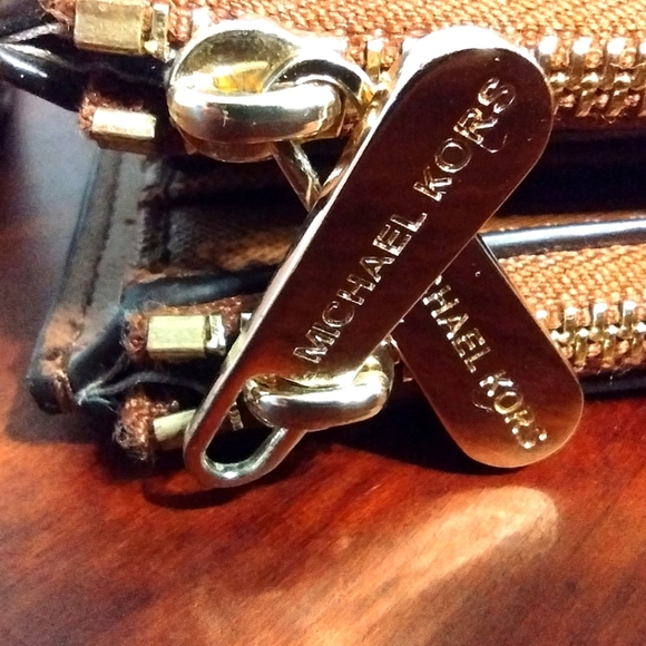 Michael Kors Tan Double Zip Wristlet Luggage - Picture 3 of 9